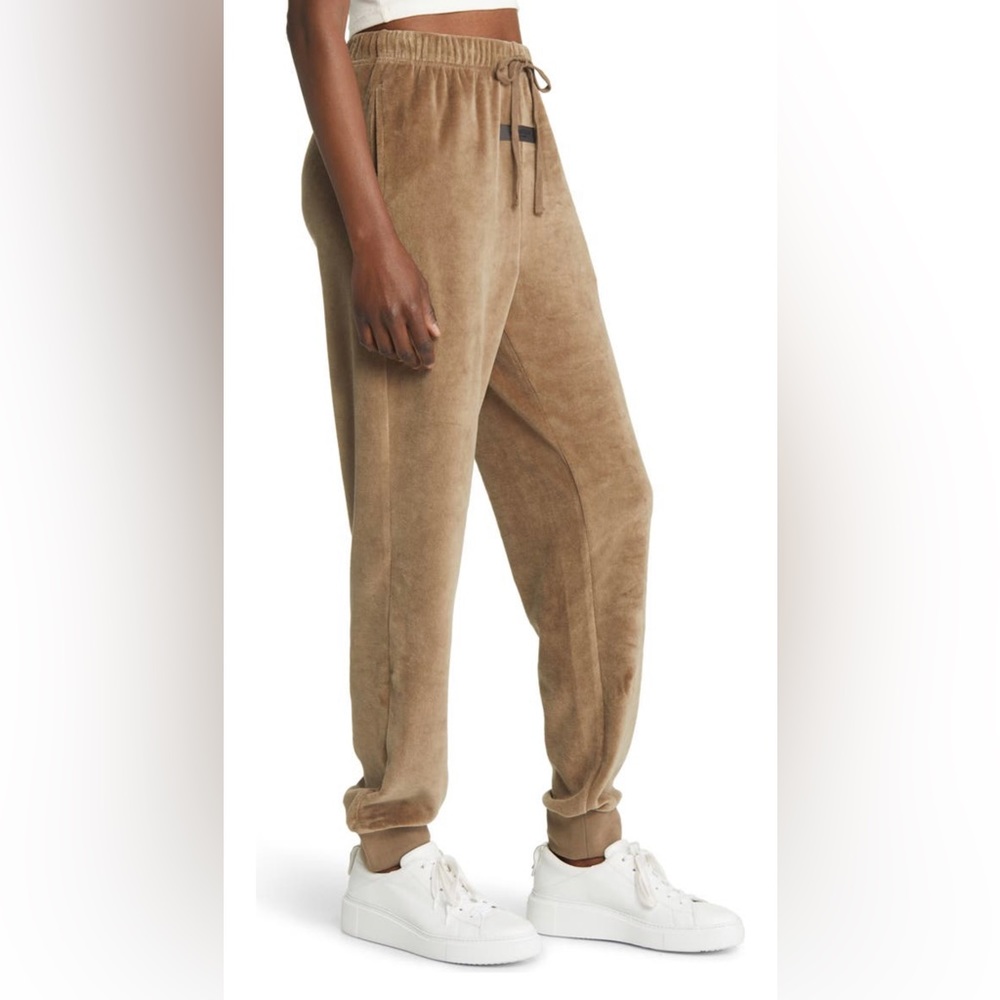 Fear of God Essentials women’s Velour sweatpants - Picture 3 of 6